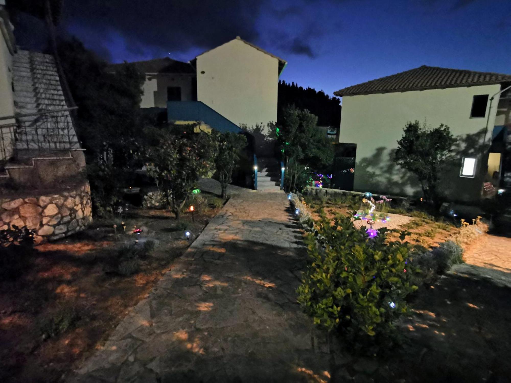 Iris Studios Áyios Nikítas Esterno foto